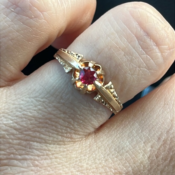 Jewelry - 14k Vintage rose Gold and ruby color stone Ring